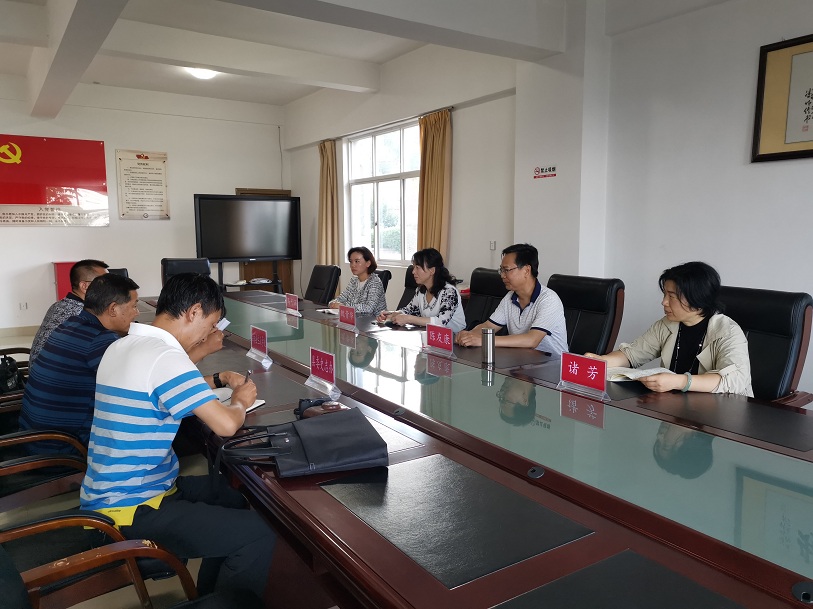 座谈会.jpg